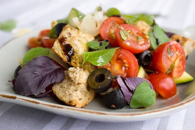 vegani veganska prehrana-vegetarijanci vegetarijanska prehrana surovo