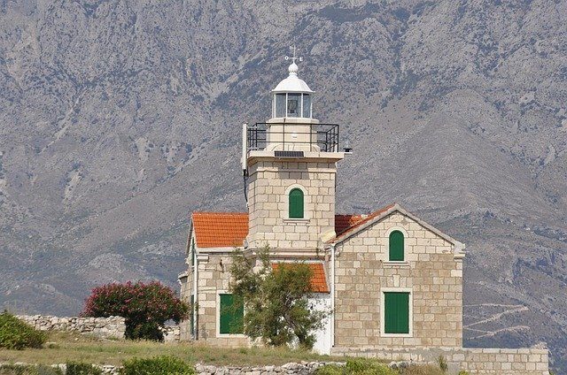 otok brač cerkev