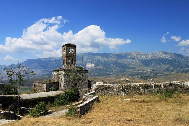 albanija potovanje po albaniji tirana stavba