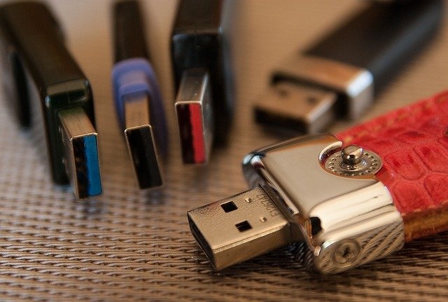 kemični svinčniki promocijska darila usb ključi več