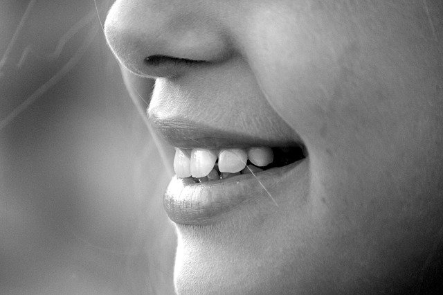 zobni implantati nasmeh